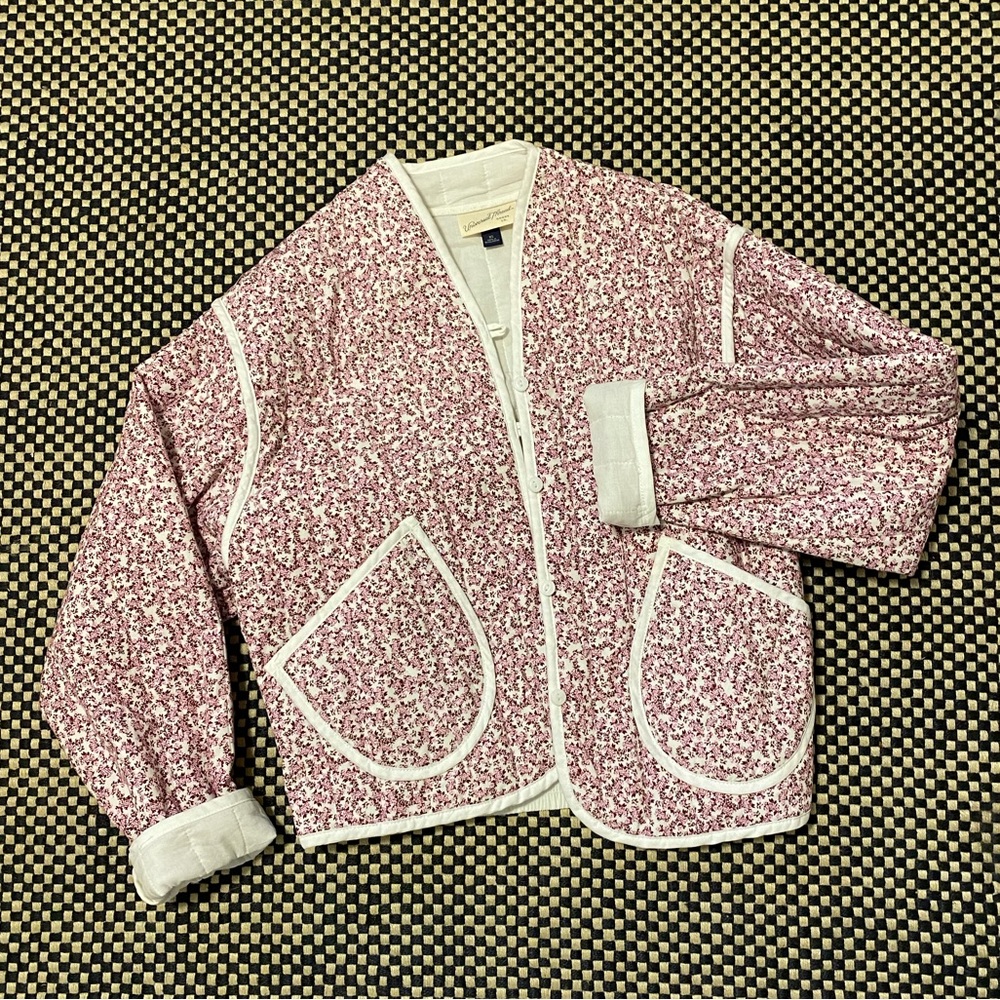 NWOT Universal Thread XS quilted jacket in pink and white floral.